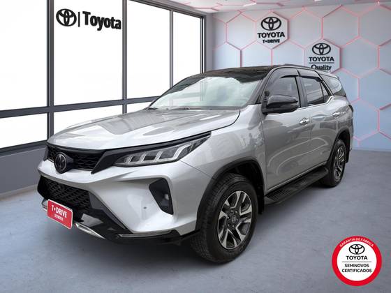 TOYOTA HILUX SW4 2.8 D-4D TURBO DIESEL DIAMOND 7L 4X4 AUTOMÁTICO